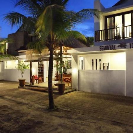 Апарт отель Seminyak Townhouse Экстерьер фото