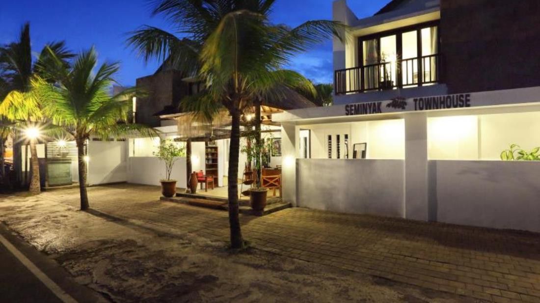 Апарт отель Seminyak Townhouse Экстерьер фото