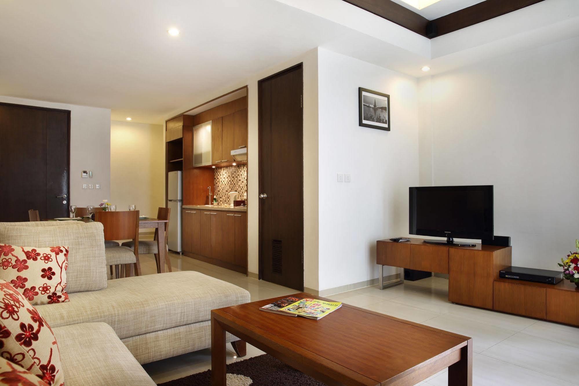 Апарт отель Seminyak Townhouse Экстерьер фото