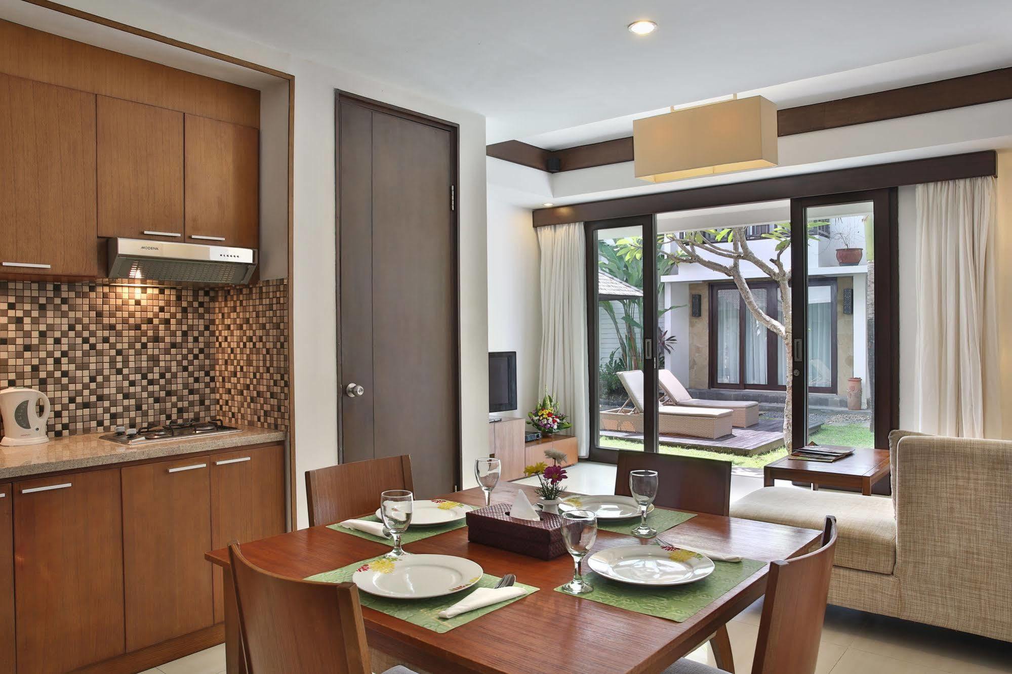 Апарт отель Seminyak Townhouse Экстерьер фото